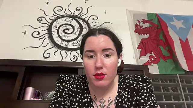 Snapshot of poppergirl69 chatting on 10-26-25, 12:44 poppergirl69 online show from 10-26-25, 12:44