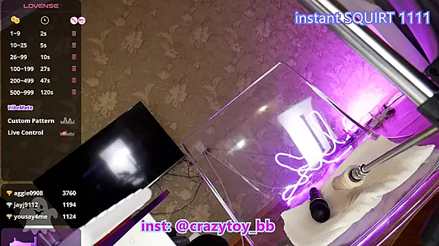 Snapshot of crazy_toy chatting on 12-19-24, 07:29 crazy toy online show from 12-19-24, 07:29