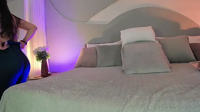 Nicolle W online show from 11-08-25, 11:58