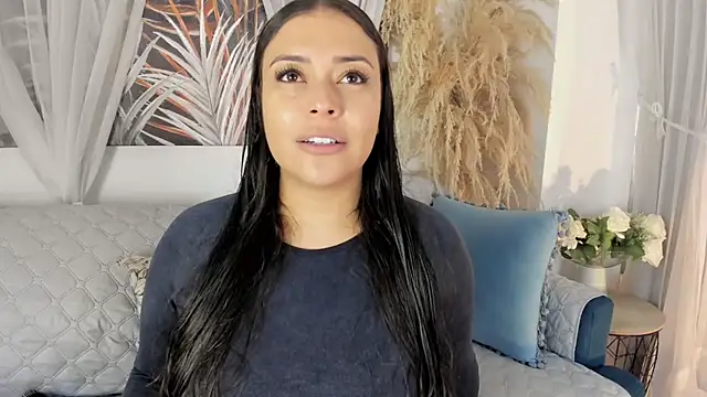 Snapshot of Nicolle_W chatting on 06-30-26, 11:43 Nicolle W online show from 06-30-26, 11:43