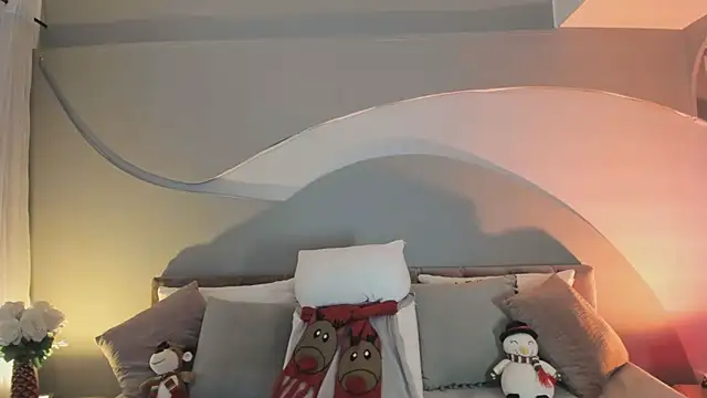 Nicolle W online show from 12-19-25, 11:56