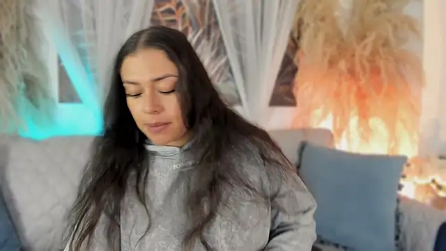 Snapshot of Nicolle_W chatting on 06-20-26, 11:48 Nicolle W online show from 06-20-26, 11:48