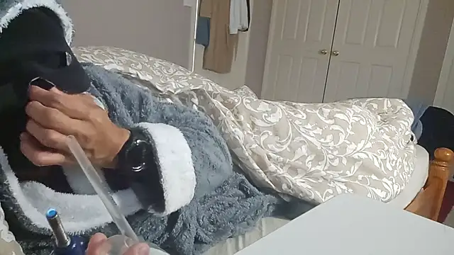 AmateurGuy23 online show from 09-10-25, 07:57