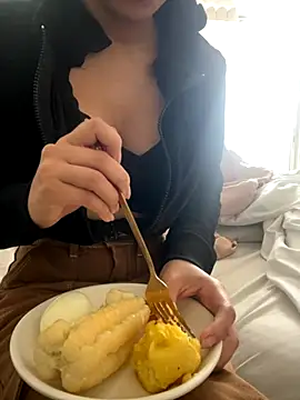 Snapshot of DulceMya6 chatting on 11-03-25, 12:42 DulceMya6 online show from 11-03-25, 12:42