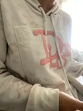 Snapshot of DulceMya6 chatting on 10-10-25, 01:12 DulceMya6 online show from 10-10-25, 01:12