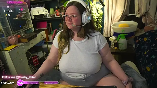 Snapshot of Geeky_Kitten chatting on 09-21-25, 02:06 Geeky Kitten online show from 09-21-25, 02:06
