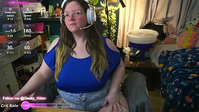 Snapshot of Geeky_Kitten chatting on 09-12-25, 01:22 Geeky Kitten online show from 09-12-25, 01:22