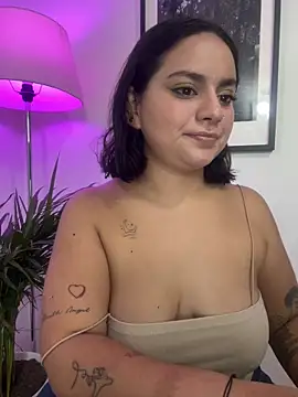 Snapshot of susy_angel chatting on 10-13-25, 11:16 susy angel online show from 10-13-25, 11:16