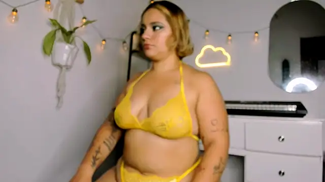 Snapshot of susy_angel chatting on 03-06-25, 12:32 susy angel online show from 03-06-25, 12:32