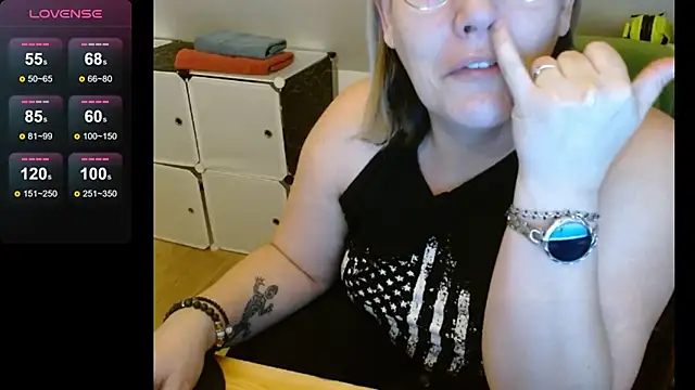 Snapshot of elisacoquineoff chatting on 02-19-25, 07:28 elisacoquineoff online show from 02-19-25, 07:28