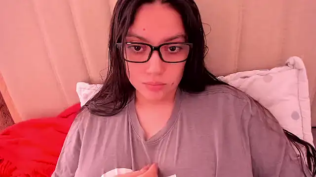 Snapshot of roniewester chatting on 05-15-26, 02:59 roniewester online show from 05-15-26, 02:59
