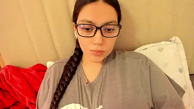 Snapshot of roniewester chatting on 05-17-26, 10:10 roniewester online show from 05-17-26, 10:10