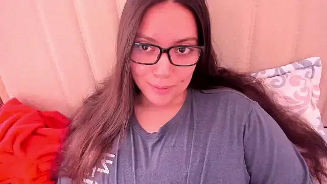Snapshot of roniewester chatting on 04-24-26, 02:41 roniewester online show from 04-24-26, 02:41