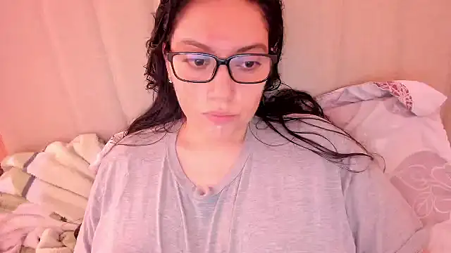 Snapshot of roniewester chatting on 04-19-26, 06:43 roniewester online show from 04-19-26, 06:43