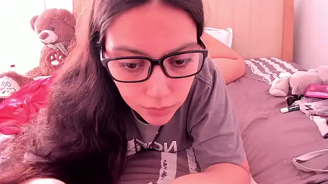 Snapshot of roniewester chatting on 05-18-26, 02:44 roniewester online show from 05-18-26, 02:44