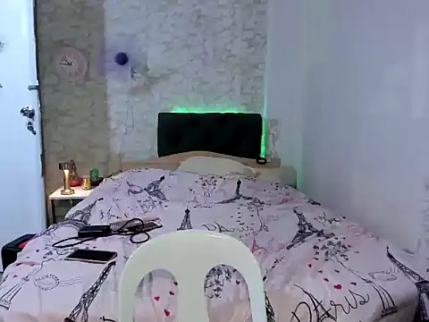 Hebefemme online show from 12-18-25, 12:42