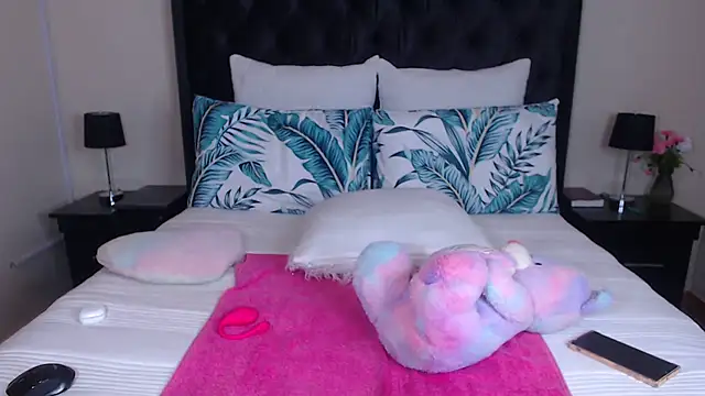 Snapshot of Sexynaughty_Gal chatting on 12-19-24, 11:25 Sexynaughty Gal online show from 12-19-24, 11:25