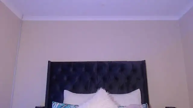 Snapshot of Sexynaughty_Gal chatting on 12-24-24, 11:00 Sexynaughty Gal online show from 12-24-24, 11:00