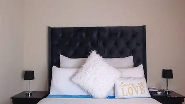 Snapshot of Sexynaughty_Gal chatting on 11-08-25, 09:51 Sexynaughty Gal online show from 11-08-25, 09:51