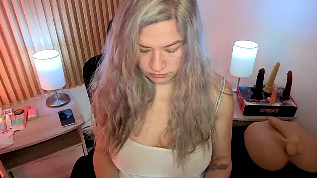 MarianL0ve online show from 04-15-26, 10:43