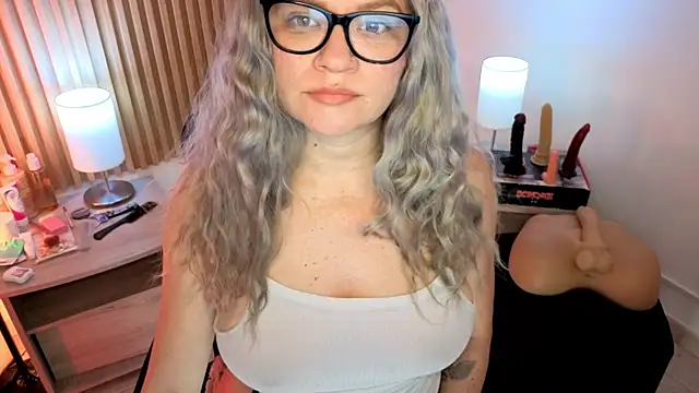 Snapshot of MarianL0ve chatting on 05-20-26, 10:01 MarianL0ve online show from 05-20-26, 10:01