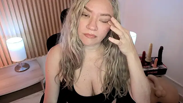 MarianL0ve online show from 02-10-26, 10:36