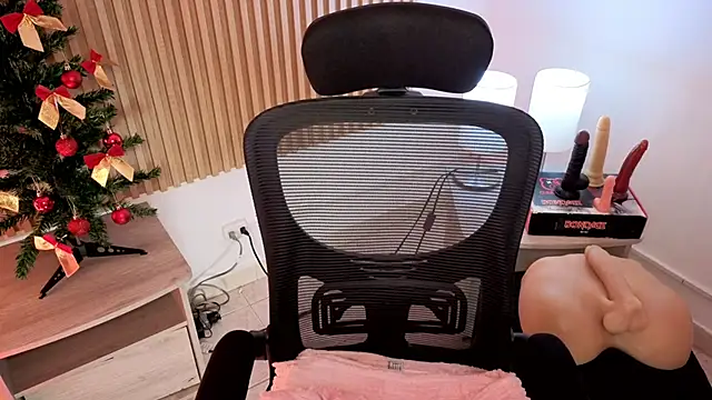 MarianL0ve online show from 12-13-25, 08:04