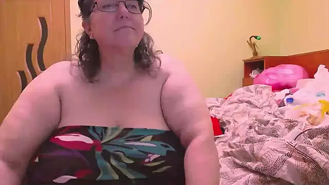 Snapshot of HugeTits chatting on 11-25-25, 02:01 HugeTits online show from 11-25-25, 02:01