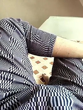 Snapshot of deshimund chatting on 10-29-25, 04:55 deshimund online show from 10-29-25, 04:55