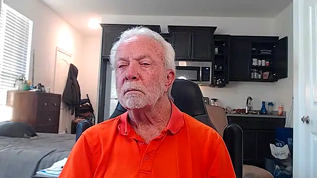 Snapshot of rockpoint69 chatting on 10-21-25, 11:15 rockpoint69 online show from 10-21-25, 11:15