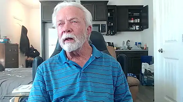 Snapshot of rockpoint69 chatting on 11-15-25, 09:52 rockpoint69 online show from 11-15-25, 09:52