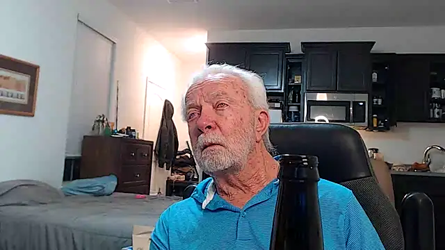 Snapshot of rockpoint69 chatting on 10-24-25, 01:04 rockpoint69 online show from 10-24-25, 01:04