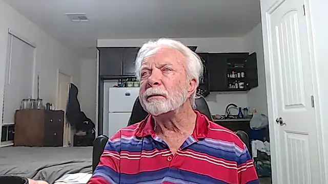 Snapshot of rockpoint69 chatting on 11-15-25, 09:46 rockpoint69 online show from 11-15-25, 09:46