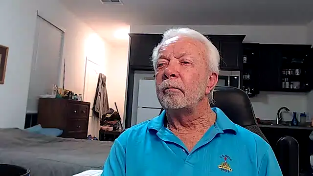 Snapshot of rockpoint69 chatting on 09-27-25, 10:43 rockpoint69 online show from 09-27-25, 10:43