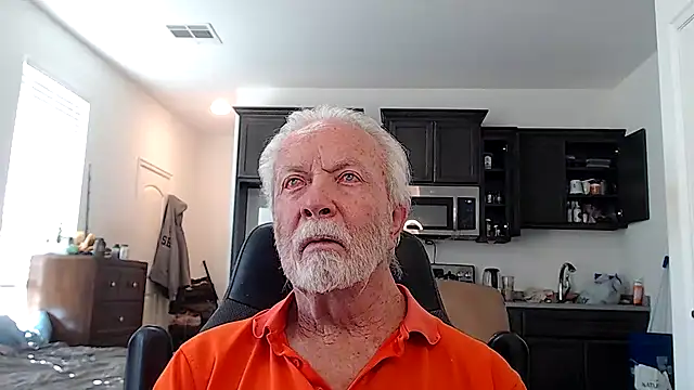 Snapshot of rockpoint69 chatting on 10-15-25, 09:23 rockpoint69 online show from 10-15-25, 09:23