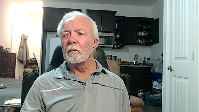 Snapshot of rockpoint69 chatting on 10-15-25, 08:33 rockpoint69 online show from 10-15-25, 08:33