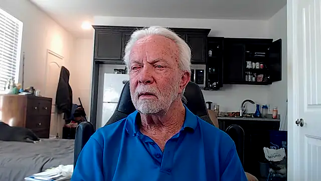 Snapshot of rockpoint69 chatting on 10-20-25, 10:43 rockpoint69 online show from 10-20-25, 10:43