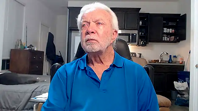 Snapshot of rockpoint69 chatting on 10-21-25, 10:47 rockpoint69 online show from 10-21-25, 10:47