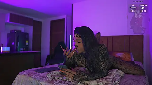 AmberRaus online show from 10-28-25, 01:17