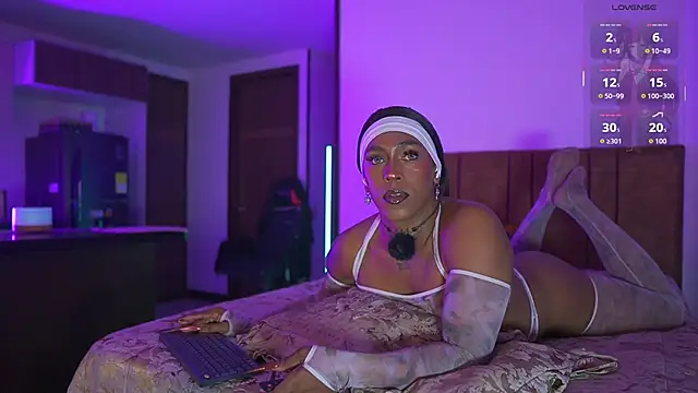 AmberRaus online show from 10-29-25, 01:59