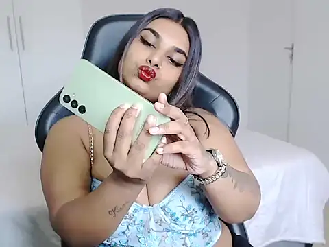 Snapshot of layla_amin chatting on 12-17-24, 12:11 layla amin online show from 12-17-24, 12:11