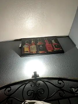 Snapshot of RoyalWearing chatting on 10-28-25, 03:07 RoyalWearing online show from 10-28-25, 03:07