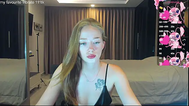 Snapshot of Hot_Mia_ chatting on 10-03-25, 01:12 Hot Mia online show from 10-03-25, 01:12