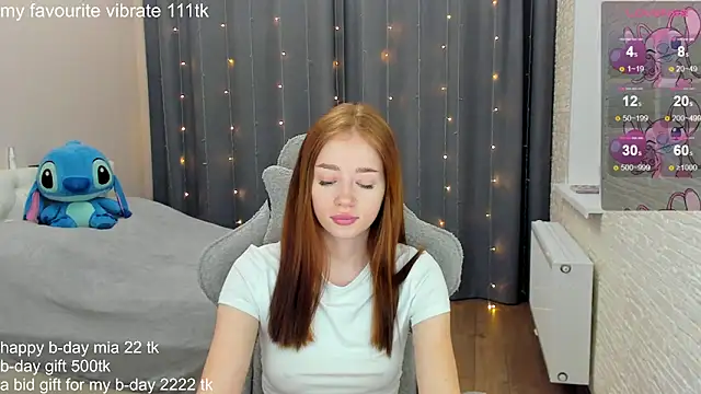 Snapshot of Hot_Mia_ chatting on 01-21-25, 12:29 Hot Mia online show from 01-21-25, 12:29