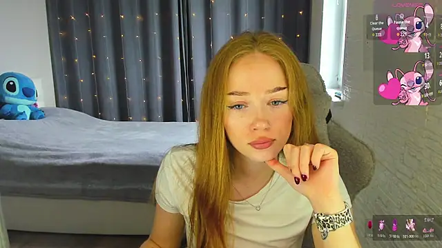 Hot Mia  online show from 06-12-26, 09:07