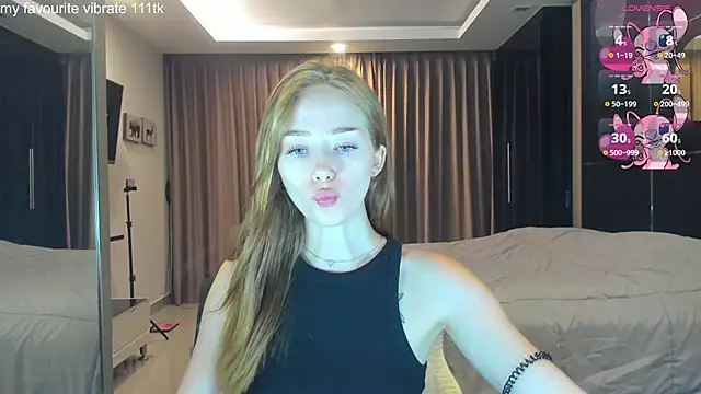 Hot Mia  online show from 11-14-25, 01:37