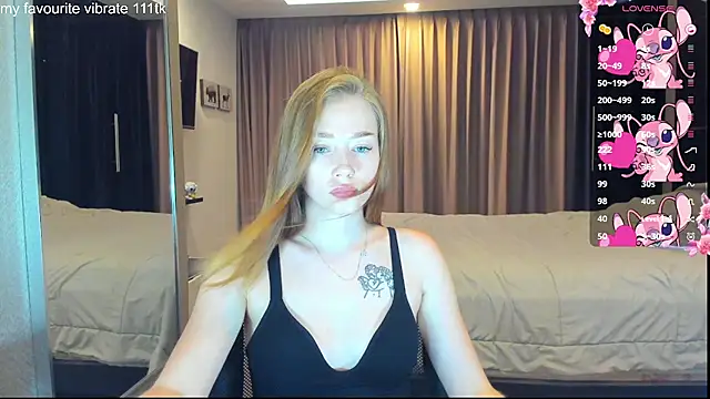 Snapshot of Hot_Mia_ chatting on 09-28-25, 11:39 Hot Mia online show from 09-28-25, 11:39