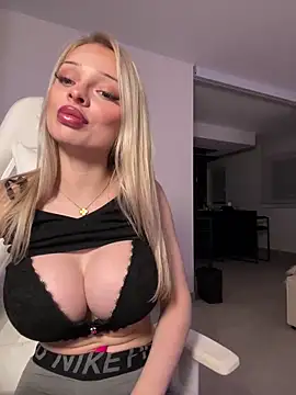 HannaXLove online show from 12-15-25, 04:35