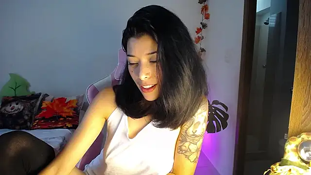 Snapshot of maggie_kay chatting on 10-06-25, 07:14 maggie kay online show from 10-06-25, 07:14
