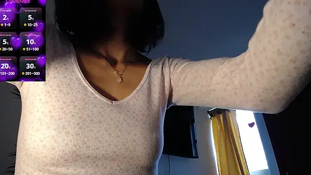 Snapshot of maggie_kay chatting on 02-19-25, 02:44 maggie kay online show from 02-19-25, 02:44